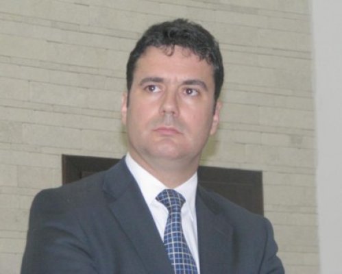 Ministrul Educaţiei: La Constanţa, firma care transportă elevii practică un tarif de 10 ori mai mare faţă de Sibiu